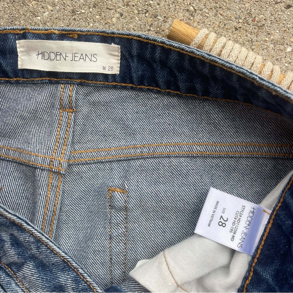 Hidden High Rise Distressed Cropped Jeans Size 28 - Picture 4 of 6